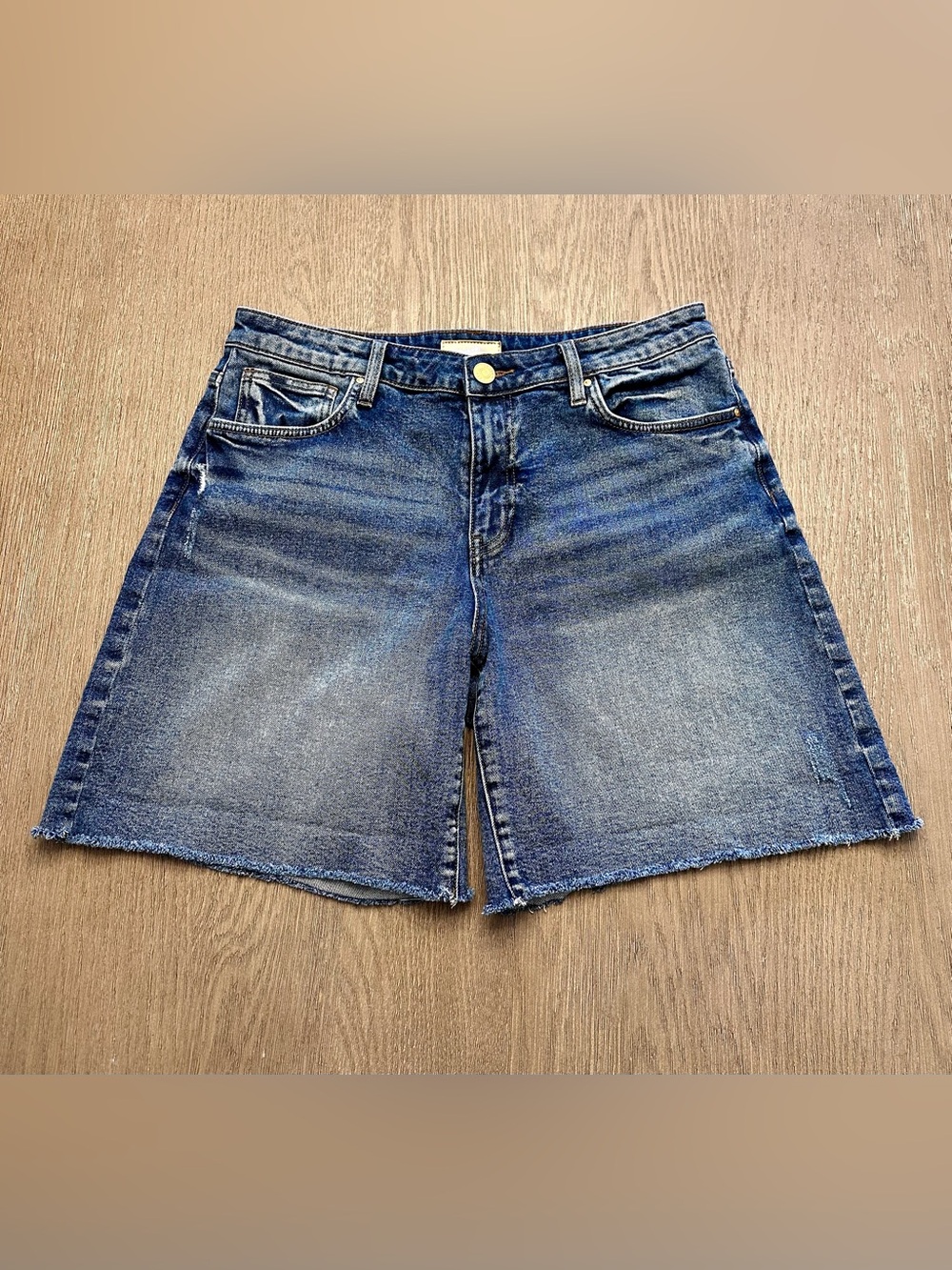 KUT From The Kloth Hailey High Rise Bermuda Shorts Size 8 Raw Hem Denim - Picture 3 of 10